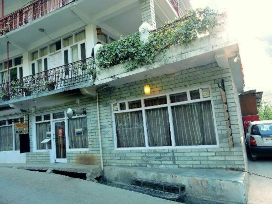 מנאלי Drifter'S Inn & Cafe מראה חיצוני תמונה